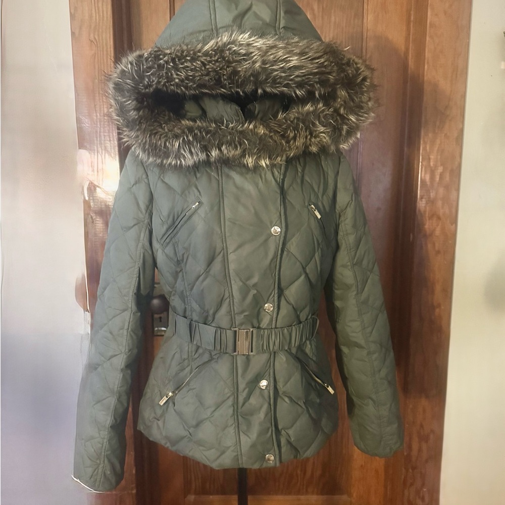 Express Green Puffer Jacket with Faux Fur Hood and Quilted Design